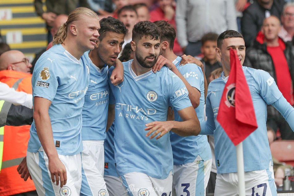 足球比赛中 足球比赛中